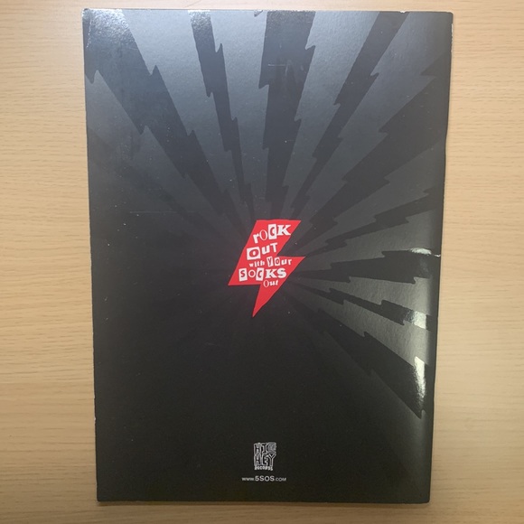 5SOS Concert Tour Booklet - Picture 2 of 3